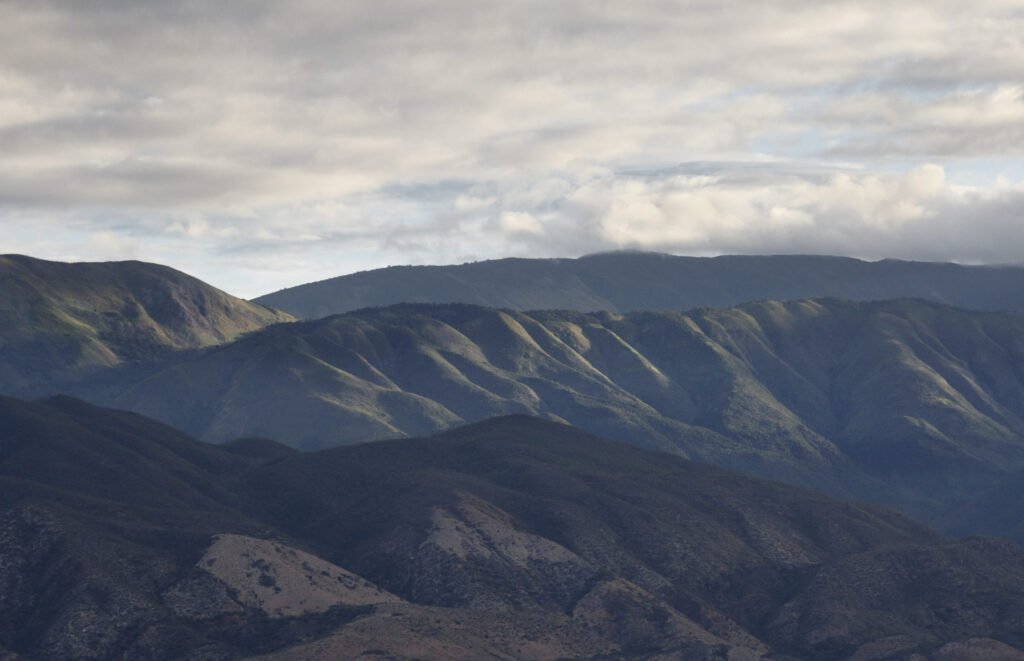 Sierra de Bahoruco from Lago Enriquillo.   © Eladio Fernandez